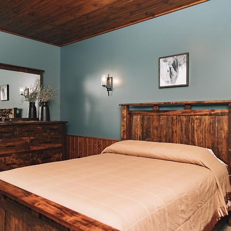 Sojourner'S Lodge & Log Cabin Suites Dundee 外观 照片