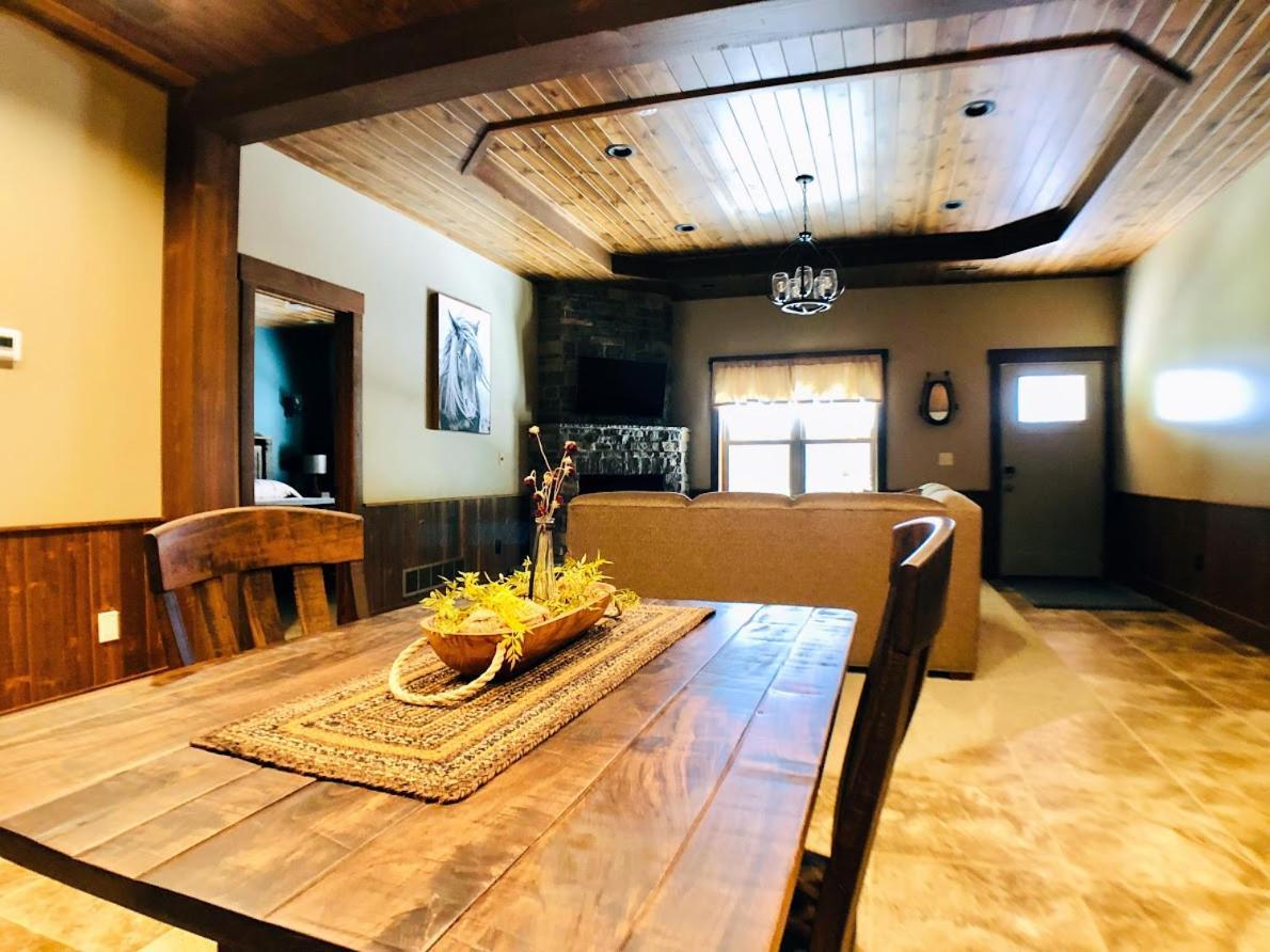 Sojourner'S Lodge & Log Cabin Suites Dundee 外观 照片