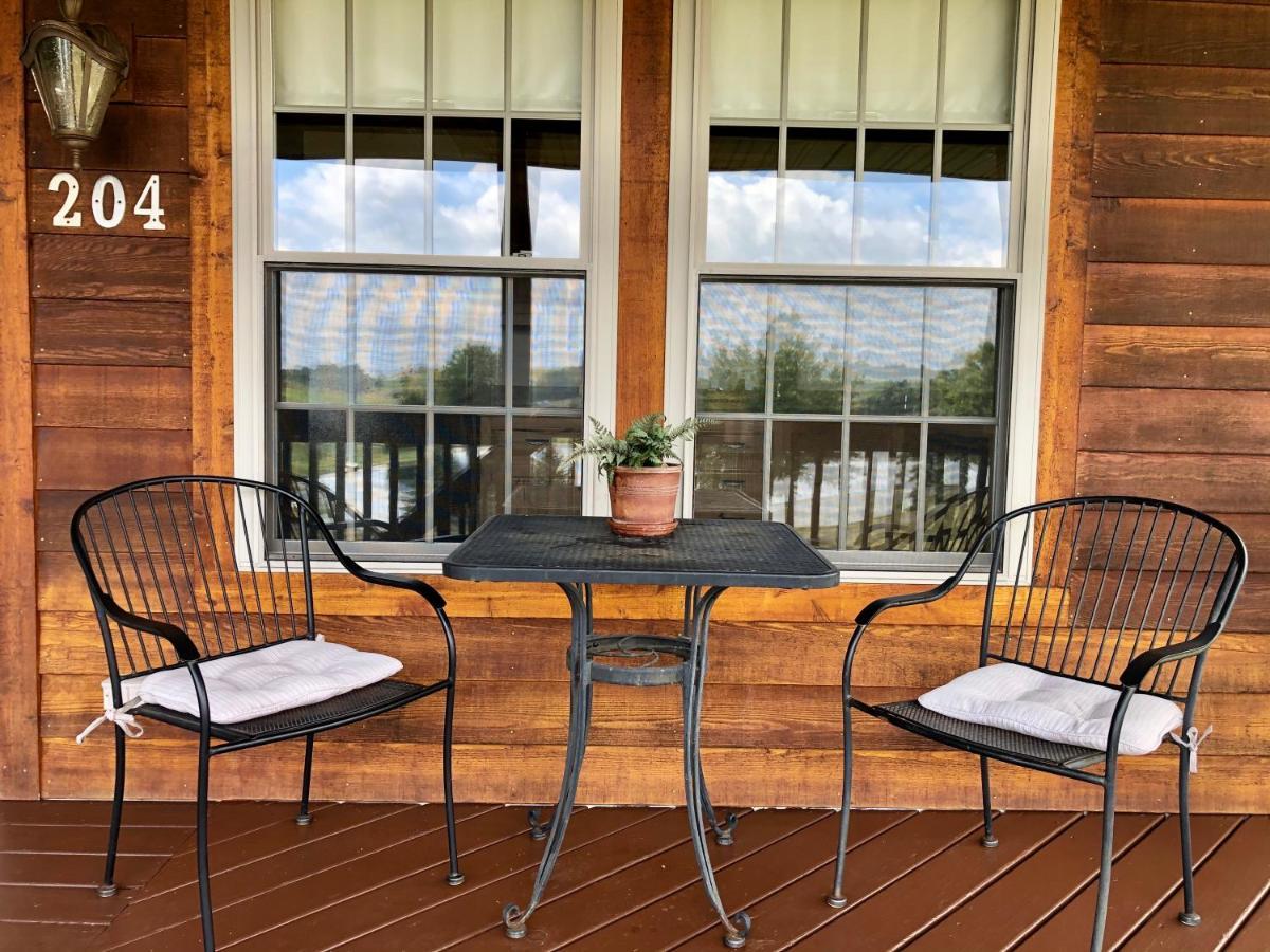 Sojourner'S Lodge & Log Cabin Suites Dundee 外观 照片