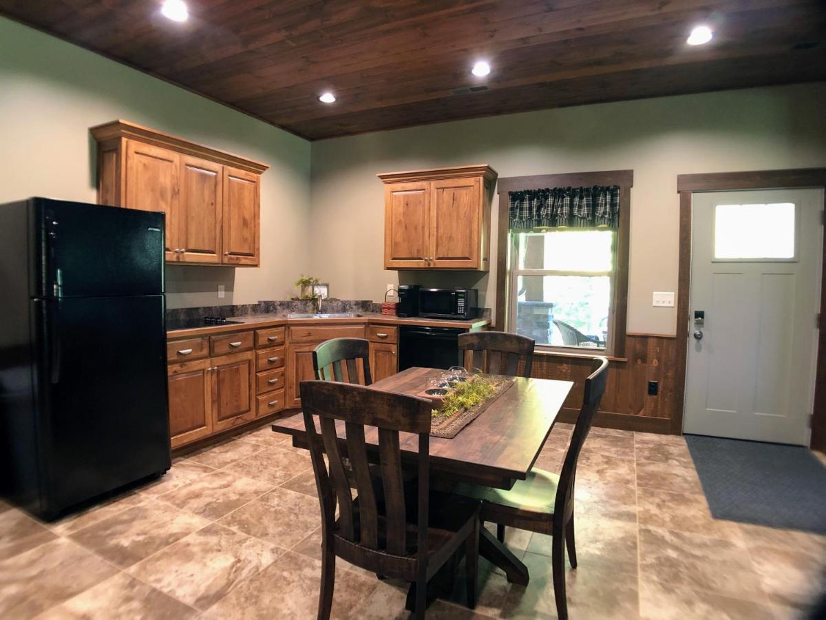 Sojourner'S Lodge & Log Cabin Suites Dundee 外观 照片