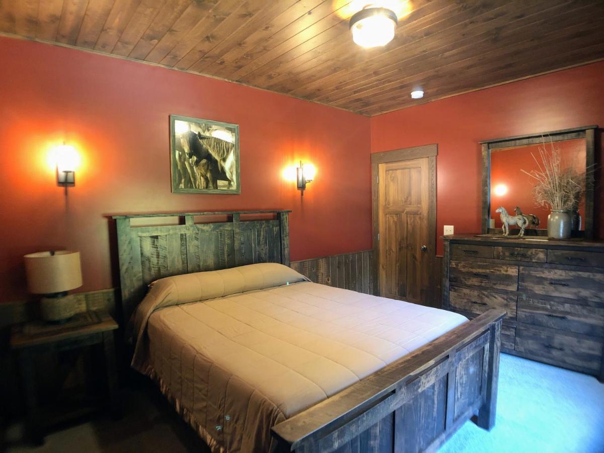 Sojourner'S Lodge & Log Cabin Suites Dundee 外观 照片