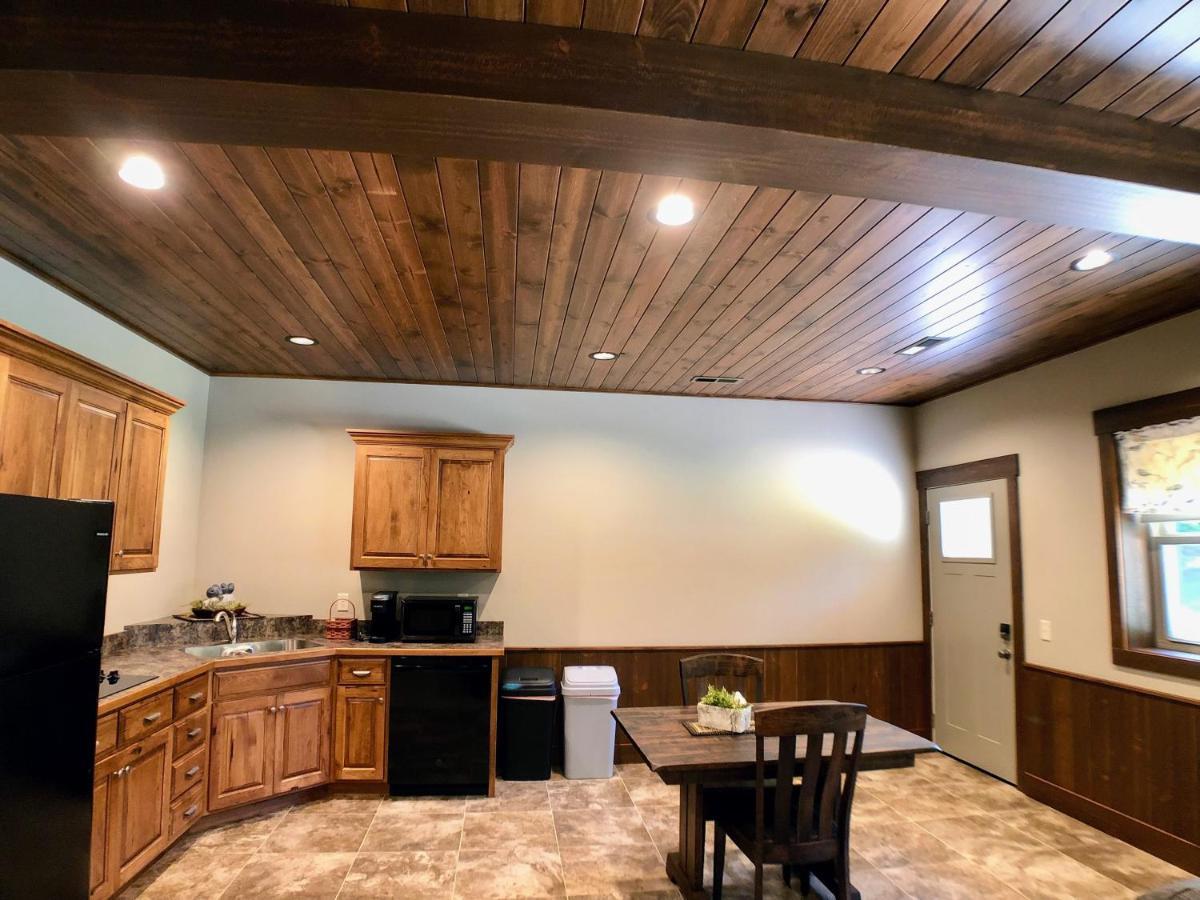 Sojourner'S Lodge & Log Cabin Suites Dundee 外观 照片