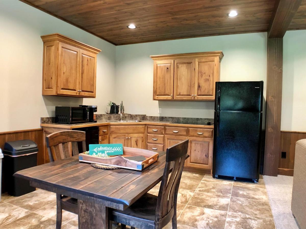 Sojourner'S Lodge & Log Cabin Suites Dundee 外观 照片