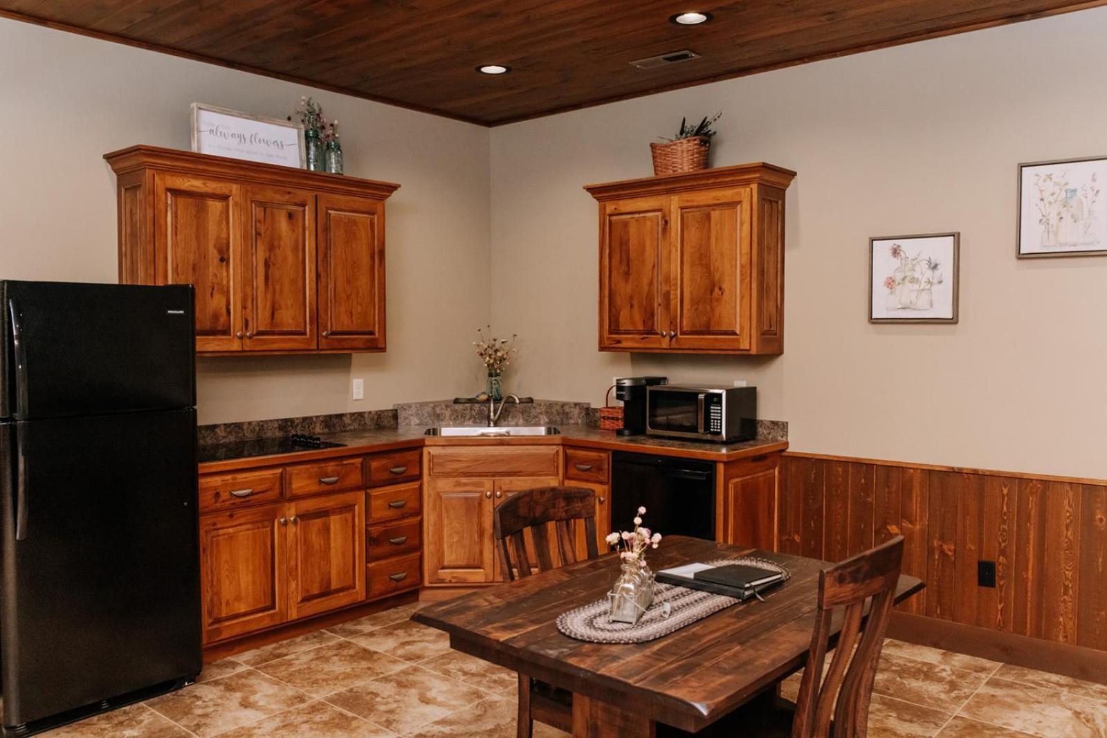 Sojourner'S Lodge & Log Cabin Suites Dundee 外观 照片